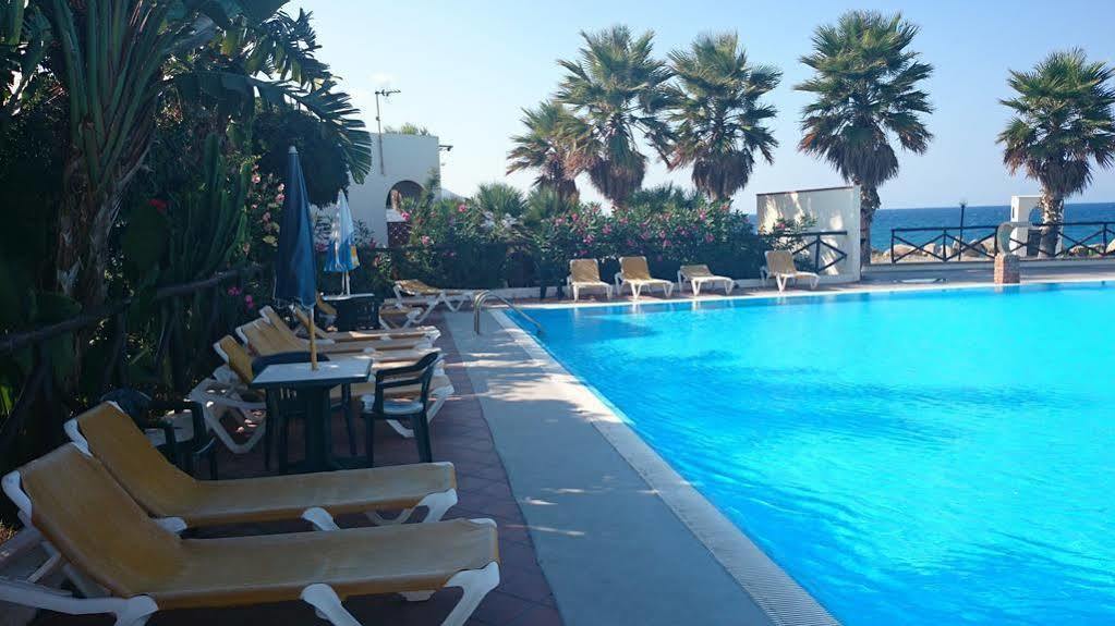 Hotel Club La Playa Патти Экстерьер фото